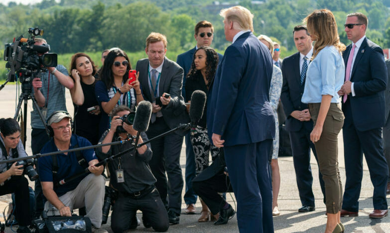 donald-trump-press-journalists-melania-trump-80c3d8